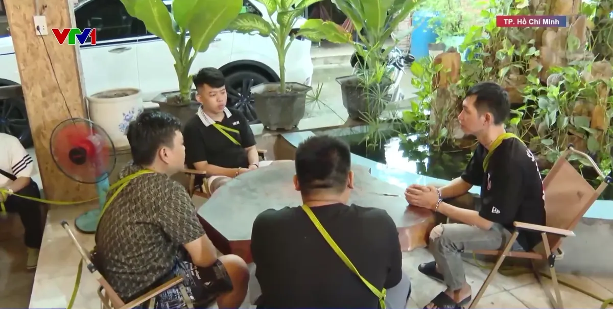Lời khai của kẻ cầm đầu hội nhóm vỡ nợ cùng nhau đi cướp tiệm vàng - Ảnh 1.