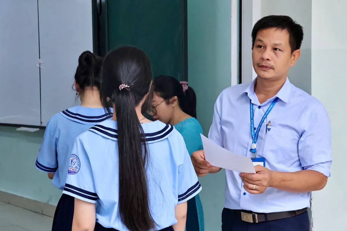 Học sinh TP Hồ Chí Minh tự tin bước vào kỳ thi tuyển sinh lớp 10- Ảnh 9. Học sinh TP Hồ Chí Minh tự tin bước vào kỳ thi tuyển sinh lớp 10- Ảnh 9.