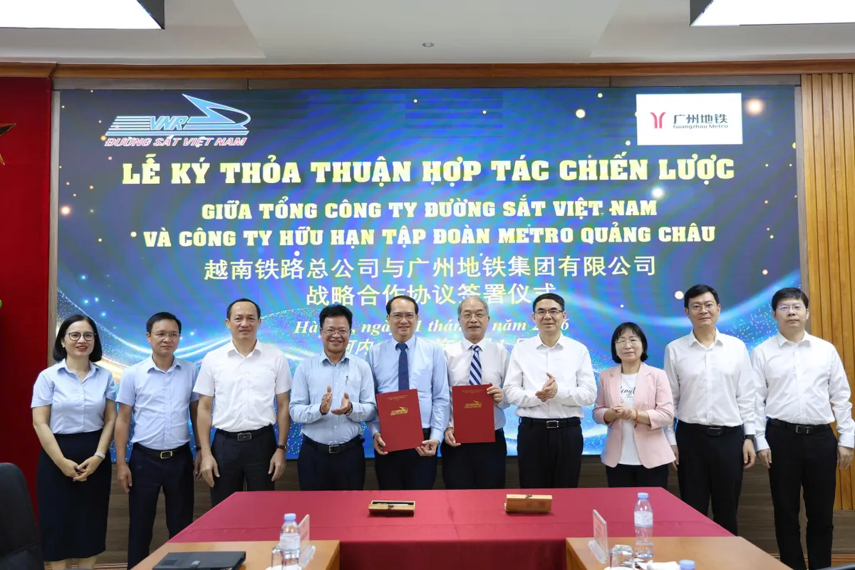 Đường sắt Việt Nam v&agrave; Metro Quảng Ch&acirc;u hợp t&aacute;c, mở cơ hội ph&aacute;t triển đường sắt đ&ocirc; thị - Ảnh 1.