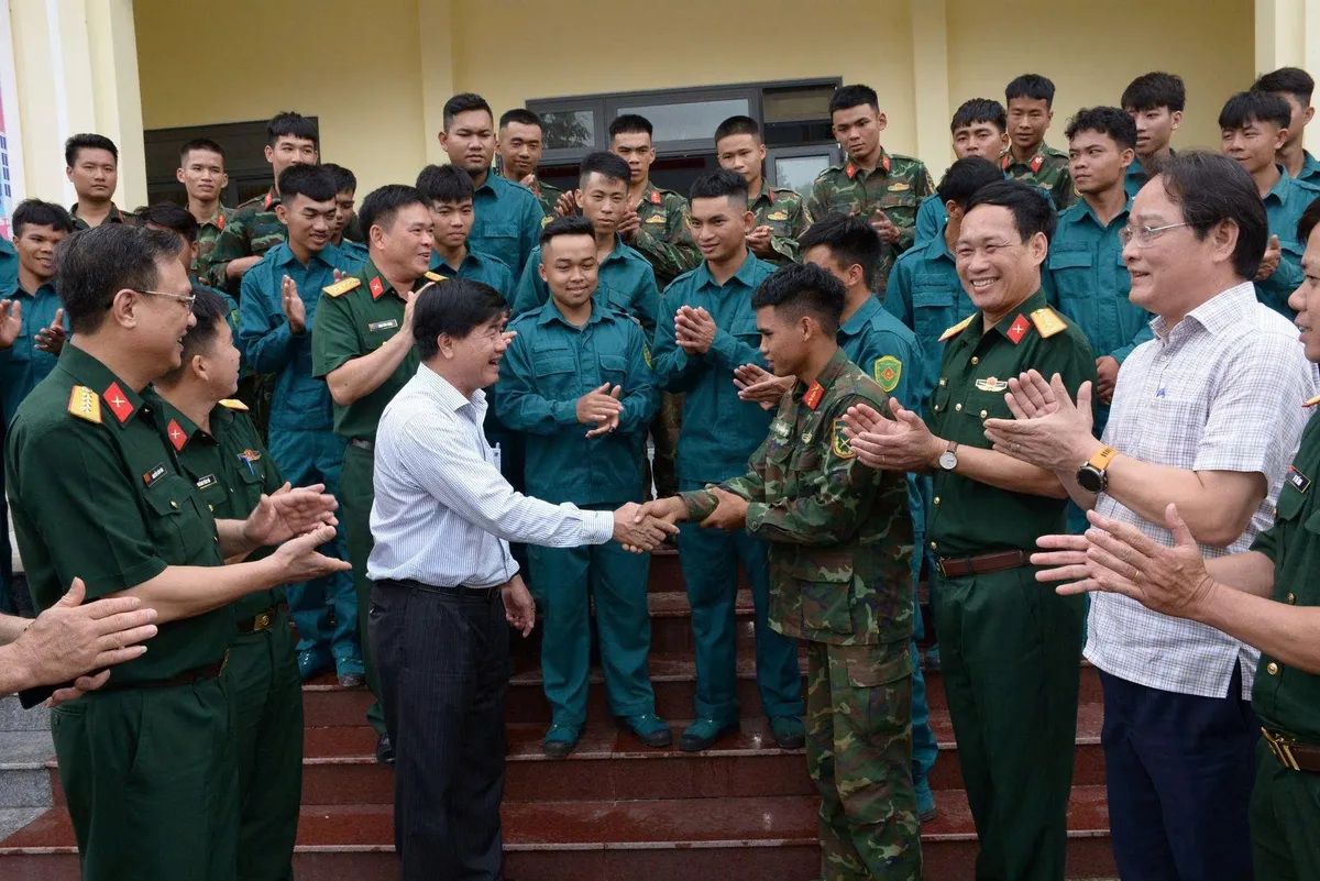 Đắk Lắk xuất qu&acirc;n hỗ trợ x&acirc;y dựng trường nội tr&uacute; li&ecirc;n cấp nơi bi&ecirc;n giới- Ảnh 2.