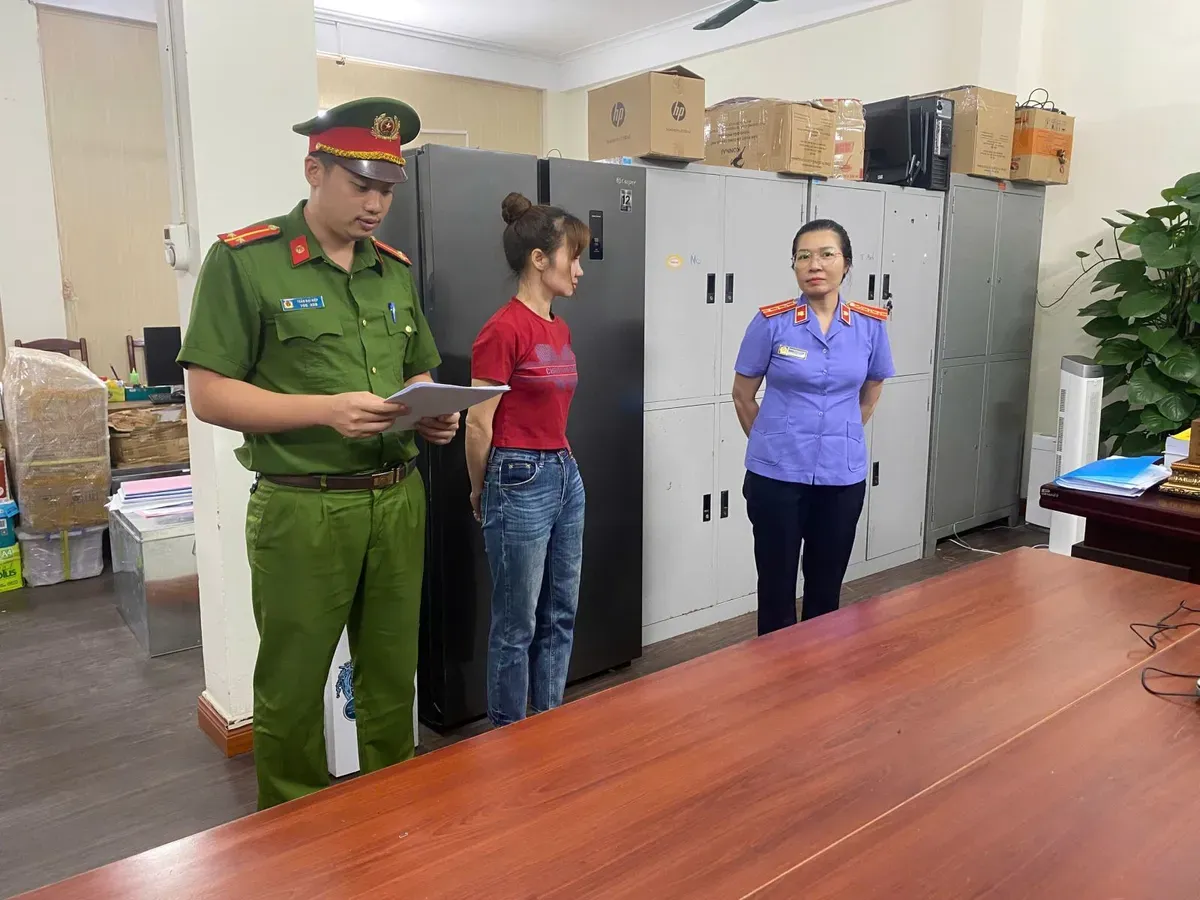 Khởi tố chủ cơ sở sản xuất băng vệ sinh, t&atilde; bỉm giả với số lượng đặc biệt lớn tại Hưng Y&ecirc;n- Ảnh 1.