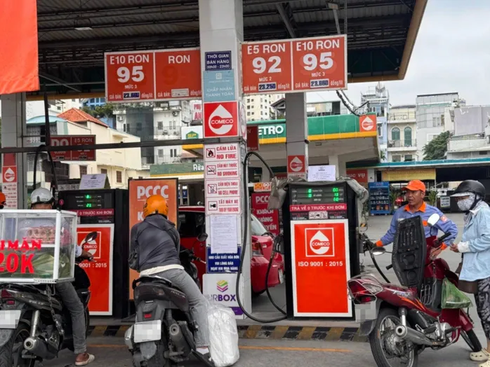 Xăng E10 phủ s&oacute;ng c&ugrave;ng cam kết mạnh mẽ
- Ảnh 1.