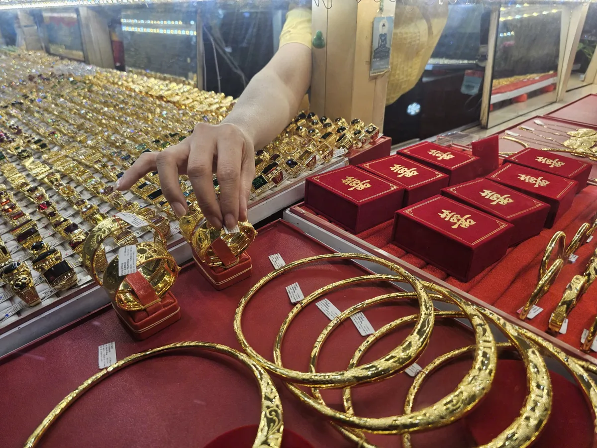 "Cởi trói" vàng trang sức- Ảnh 1. "Cởi trói" vàng trang sức- Ảnh 1.