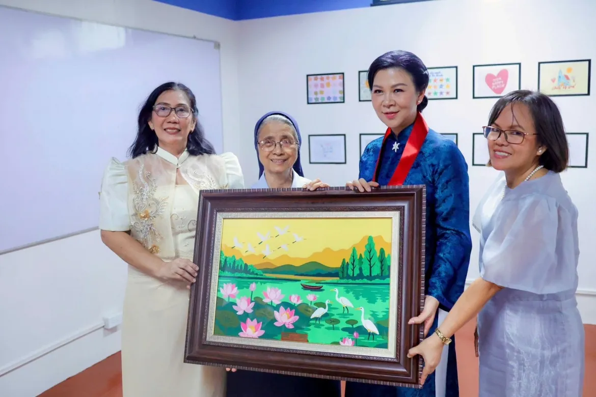 Phu nhân Ngô Phương Ly lan tỏa thông điệp nhân ái và kết nối văn hóa Việt Nam - Philippines- Ảnh 3. Phu nhân Ngô Phương Ly lan tỏa thông điệp nhân ái và kết nối văn hóa Việt Nam - Philippines- Ảnh 3.