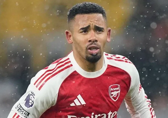 Arsenal mạnh tay thanh lọc đội h&igrave;nh sau m&ugrave;a giải đăng quang Premier League- Ảnh 1.