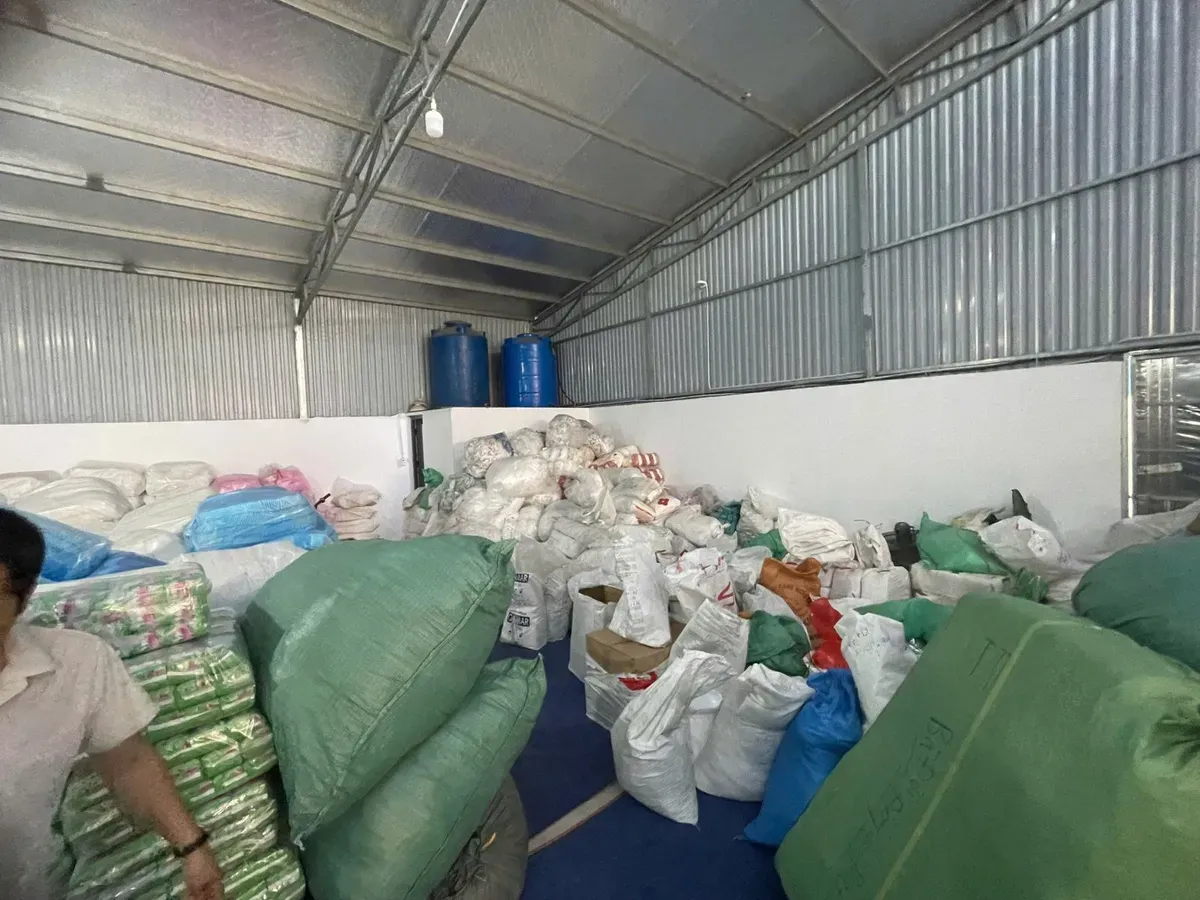 Khởi tố chủ cơ sở sản xuất băng vệ sinh, t&atilde; bỉm giả với số lượng đặc biệt lớn tại Hưng Y&ecirc;n- Ảnh 2.