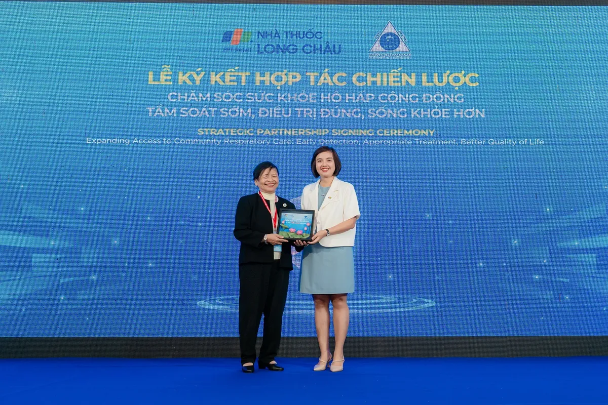 Long Châu và Hội Hen - Dị ứng - Miễn dịch lâm sàng TP Hồ Chí Minh ký kết hợp tác, thúc đẩy tầm soát sớm bệnh hô hấp trong cộng đồng- Ảnh 5. Long Châu và Hội Hen - Dị ứng - Miễn dịch lâm sàng TP Hồ Chí Minh ký kết hợp tác, thúc đẩy tầm soát sớm bệnh hô hấp trong cộng đồng- Ảnh 5.
