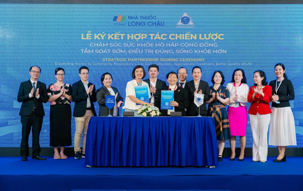 Long Châu và Hội Hen - Dị ứng - Miễn dịch lâm sàng TP Hồ Chí Minh ký kết hợp tác, thúc đẩy tầm soát sớm bệnh hô hấp trong cộng đồng- Ảnh 1. Long Châu và Hội Hen - Dị ứng - Miễn dịch lâm sàng TP Hồ Chí Minh ký kết hợp tác, thúc đẩy tầm soát sớm bệnh hô hấp trong cộng đồng- Ảnh 1.