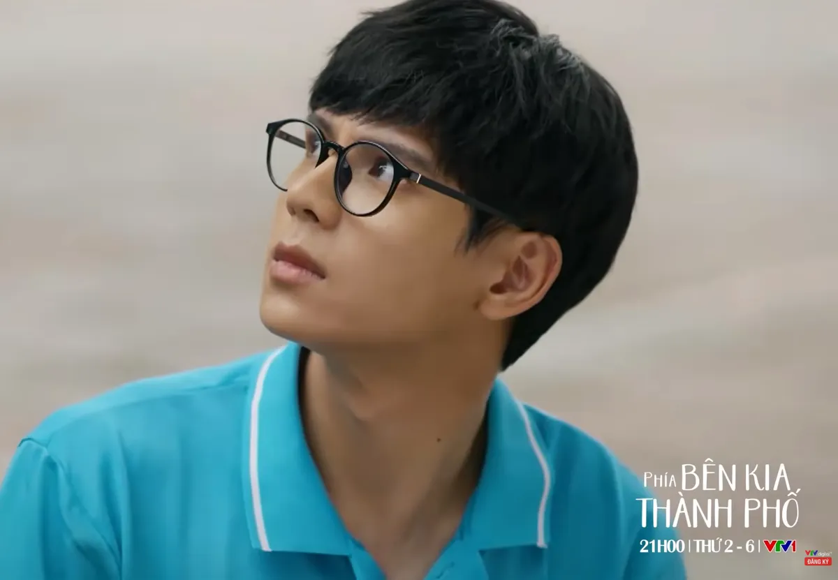 Phía bên kia thành phố - Tập 5: Vừa làm anh hùng bảo vệ mỹ nhân, Cương nhận ngay tin crush thích bạn thân mình - Ảnh 10.
