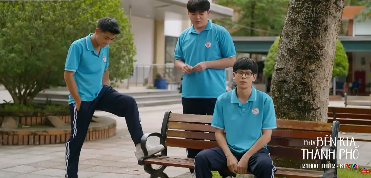 Phía bên kia thành phố - Tập 5: Vừa làm anh hùng bảo vệ mỹ nhân, Cương nhận ngay tin crush thích bạn thân mình - Ảnh 8.