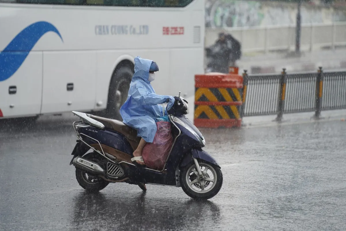 Mưa lớn ở Nam bộ, Gia Lai đến Kh&aacute;nh H&ograve;a, nguy cơ lốc, s&eacute;t, mưa đ&aacute; - Ảnh 1.