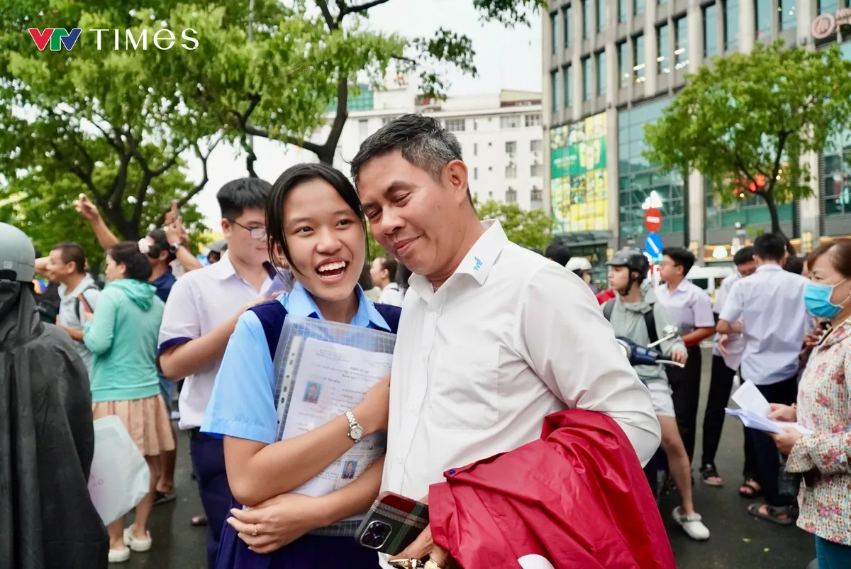 Th&iacute; sinh gặp kh&oacute; với m&ocirc;n thi chuy&ecirc;n, đề Vật l&yacute; ph&aacute;t hiện c&oacute; sai s&oacute;t- Ảnh 1.