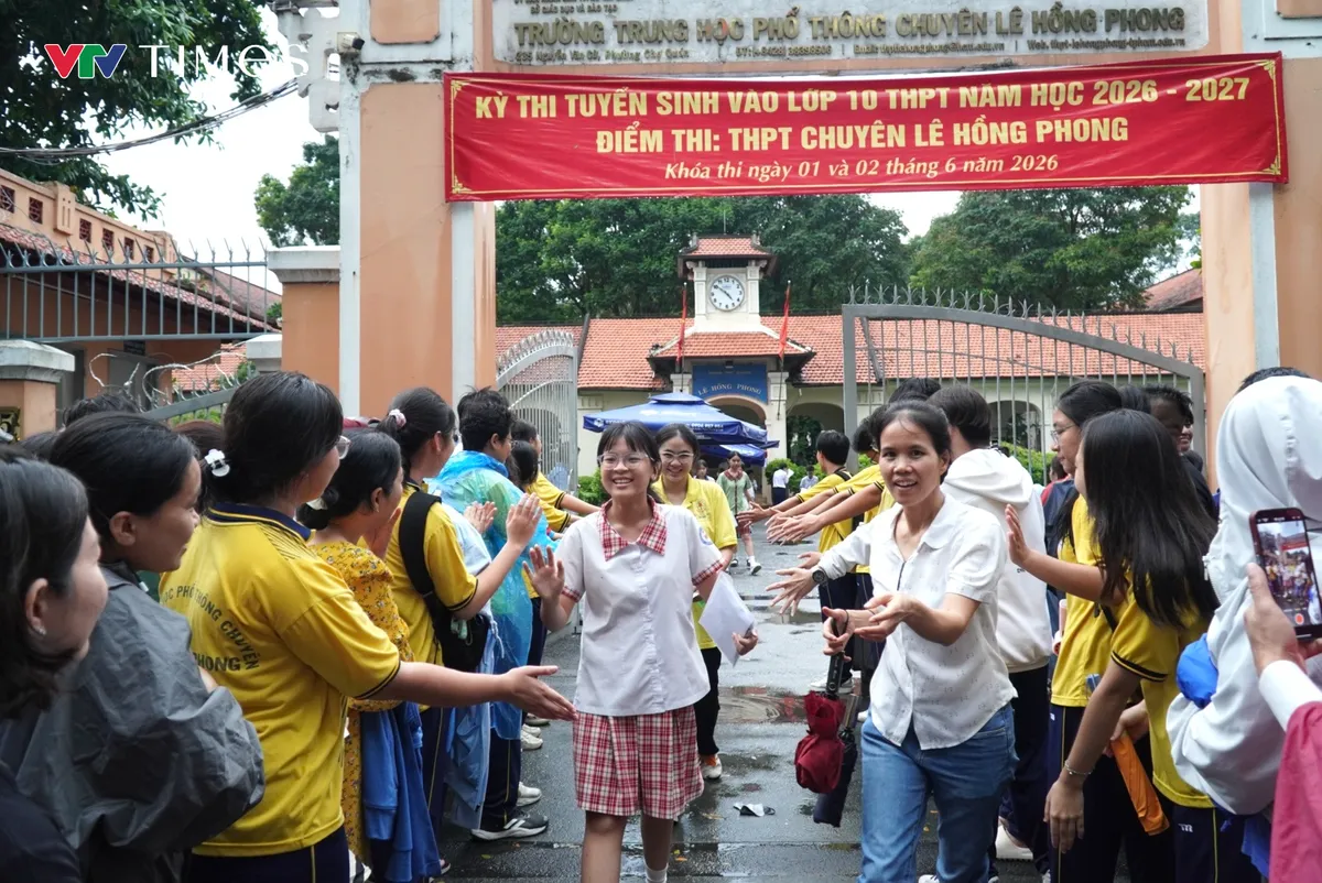 Th&iacute; sinh gặp kh&oacute; với m&ocirc;n thi chuy&ecirc;n, đề Vật l&yacute; ph&aacute;t hiện c&oacute; sai s&oacute;t- Ảnh 6.