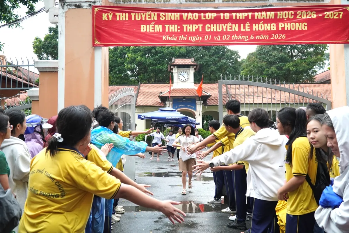 Th&iacute; sinh gặp kh&oacute; với m&ocirc;n thi chuy&ecirc;n, đề Vật l&yacute; ph&aacute;t hiện c&oacute; sai s&oacute;t- Ảnh 5.