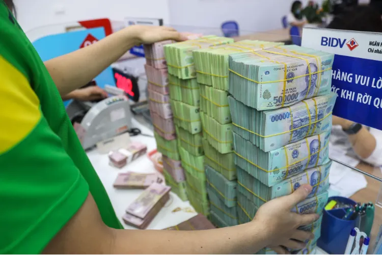 Kinh tế Thành phố Hồ Chí Minh 5 tháng đầu năm: Sản xuất, thương mại bứt phá, áp lực lên giải ngân đầu tư công- Ảnh 3. Kinh tế Thành phố Hồ Chí Minh 5 tháng đầu năm: Sản xuất, thương mại bứt phá, áp lực lên giải ngân đầu tư công- Ảnh 3.