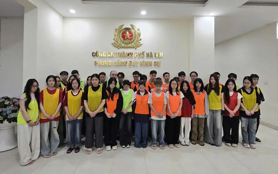 Các đối tượng tại cơ quan Công an. (ảnh: Công an Hà Nội)