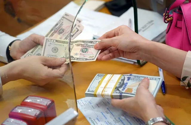 USD tiếp tục tăng giá, euro và yen Nhật giảm trong phiên giao dịch ngày 3/6- Ảnh 1. USD tiếp tục tăng giá, euro và yen Nhật giảm trong phiên giao dịch ngày 3/6- Ảnh 1.