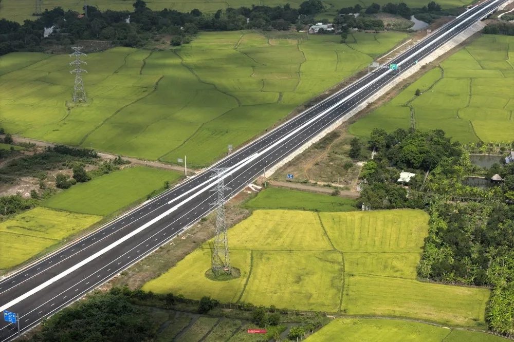 Bộ X&acirc;y dựng chọn phương &aacute;n mở rộng 15 đoạn cao tốc Bắc - Nam- Ảnh 1.