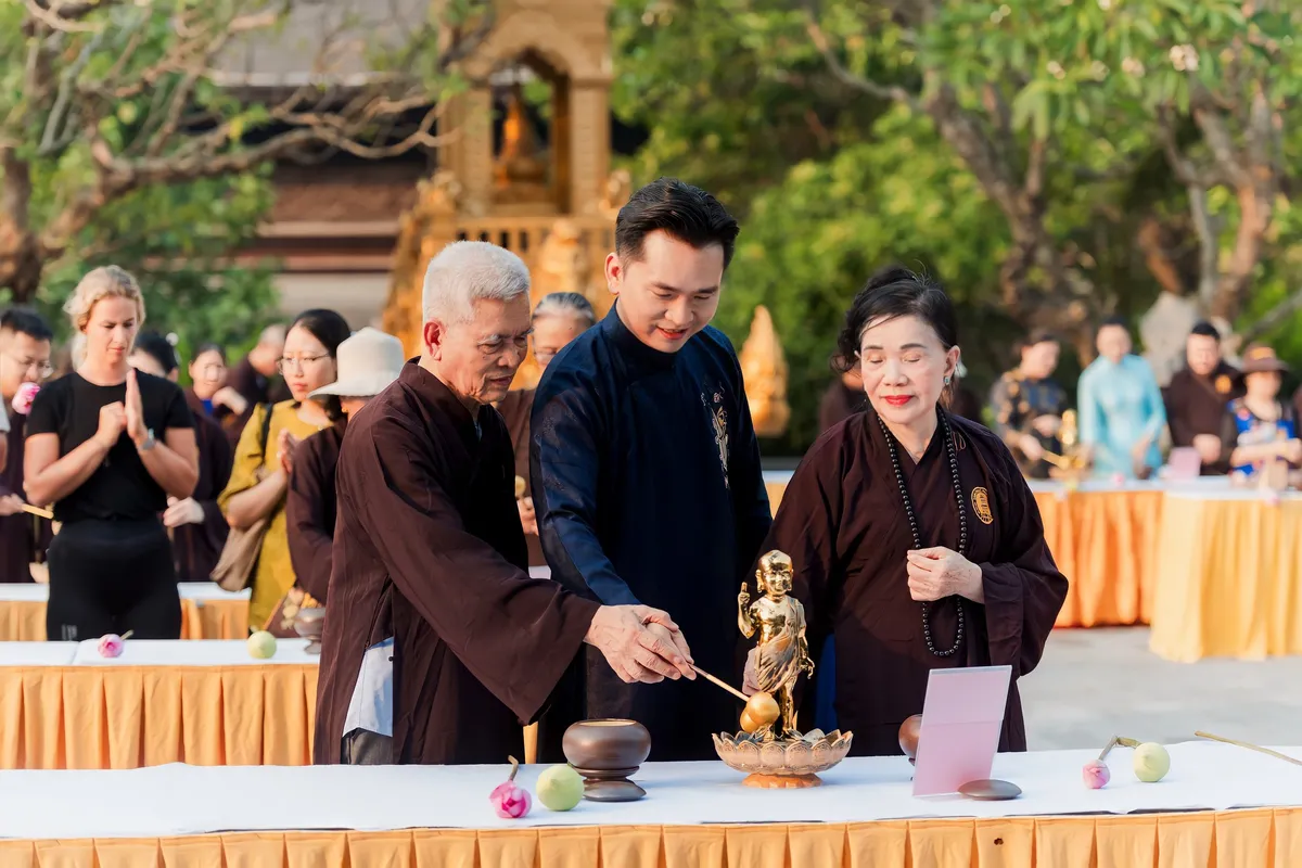 MC Hạnh Ph&uacute;c: L&agrave;m cha mẹ hiểu th&ecirc;m về chữ hiếu - Ảnh 1.