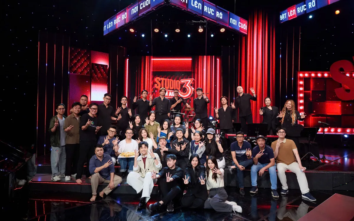 Ekip thực hiện chương trình Studio 3.