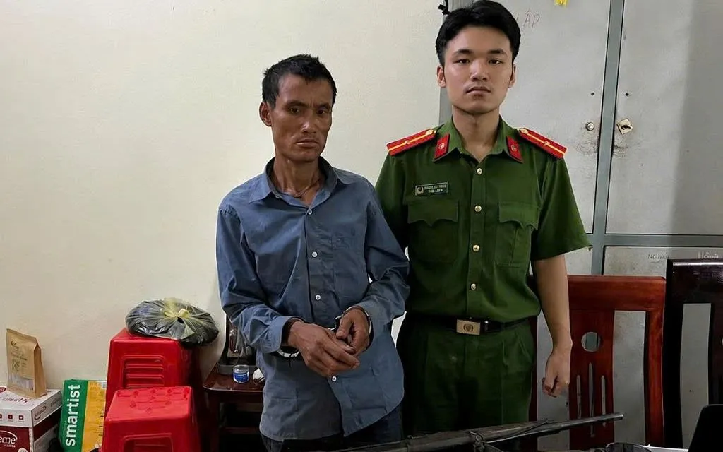 Đối tượng Lương May Vui cùng tang vật tại Cơ quan Công an