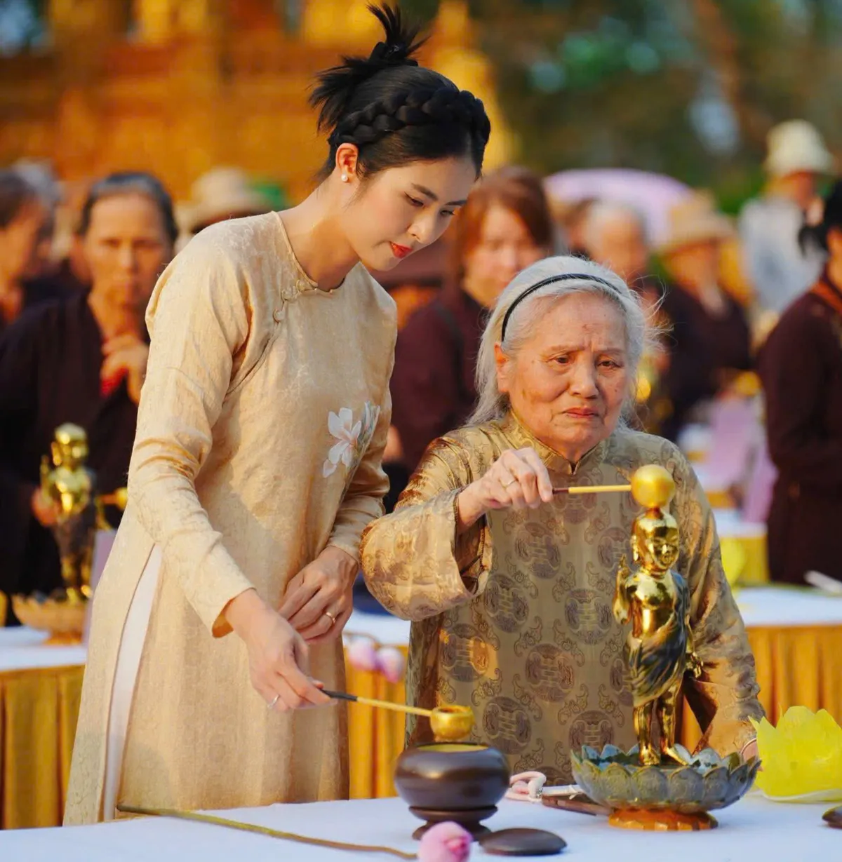MC Hạnh Ph&uacute;c: L&agrave;m cha mẹ hiểu th&ecirc;m về chữ hiếu - Ảnh 2.