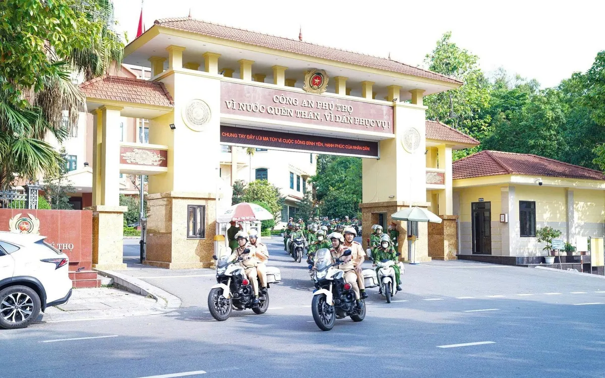 Lực lượng Công an giao thông tỉnh Phú Thọ thực hiện ra quân trấn áp tội phạm ma túy 