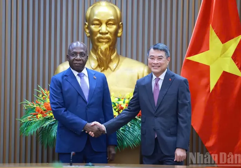 Thủ tướng Lê Minh Hưng tiếp Bộ trưởng Bộ Ngoại giao Angola- Ảnh 1. Thủ tướng Lê Minh Hưng tiếp Bộ trưởng Bộ Ngoại giao Angola- Ảnh 1.