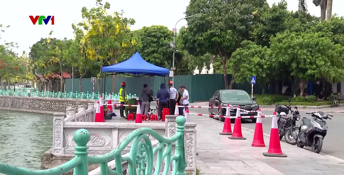 Công an thành phố Hà Nội thử nghiệm sử dụng thiết bị bay không người lái UAV để giám sát trật tự đô thị - Ảnh 1.