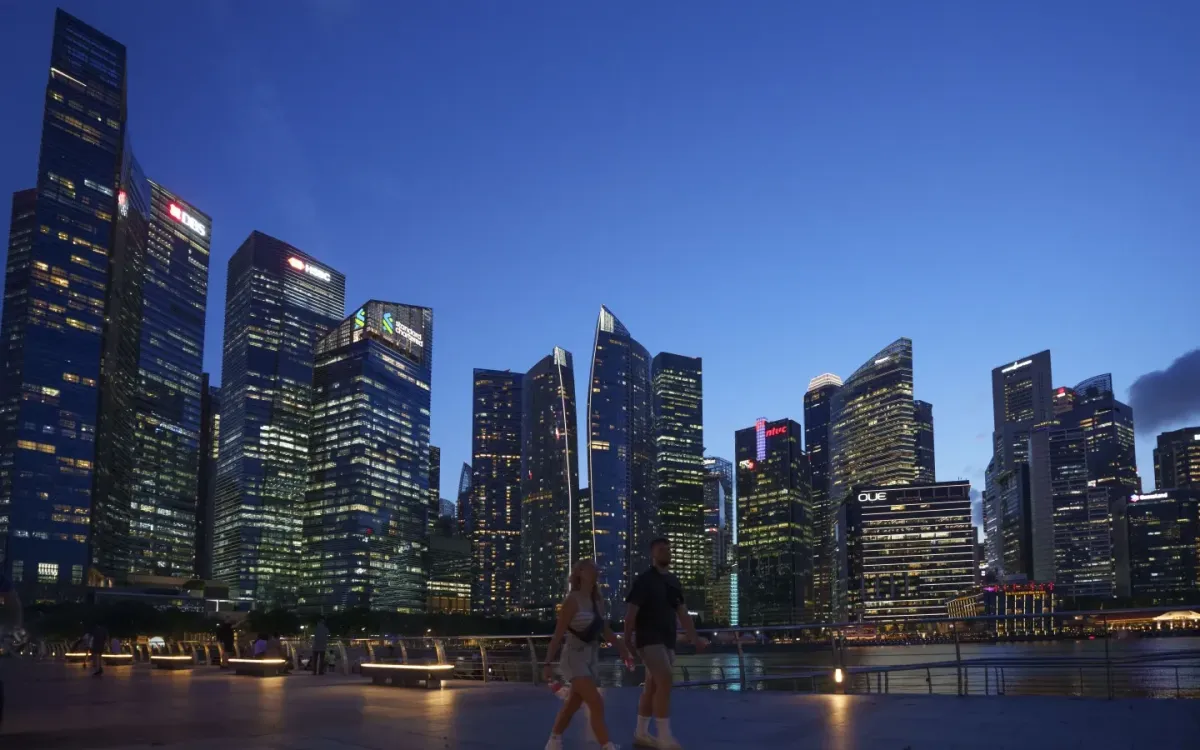 Khu trung tâm tài chính Singapore lúc hoàng hôn ngày 30/5/2024. (Ảnh: AP)