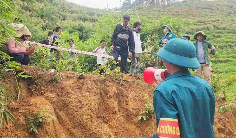 Cưỡng chế, khôi phục hơn 7,3ha đất lâm nghiệp bị lấn chiếm ở Lâm Đồng - Ảnh 3.