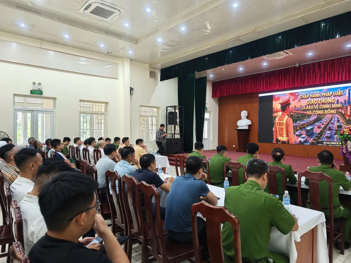 Hà Nội: Chủ động bảo đảm an toàn giao thông tại hơn 70 vị trí rào chắn phục vụ các dự án trọng điểm - Ảnh 5.