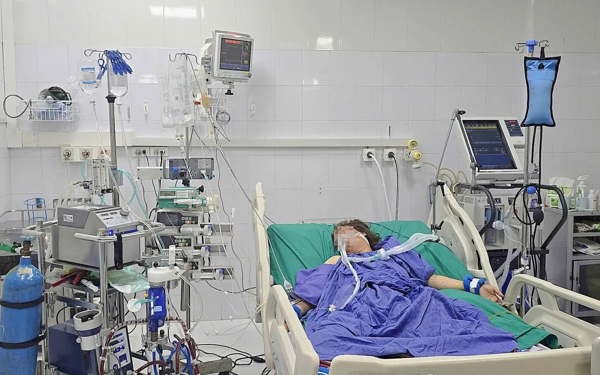Bệnh nhân sốc nhiễm khuẩn, suy đa tạng nguy kịch do Whitmore được hỗ trợ tuần hoàn ngoài cơ thể phương thức ECMO-VA.