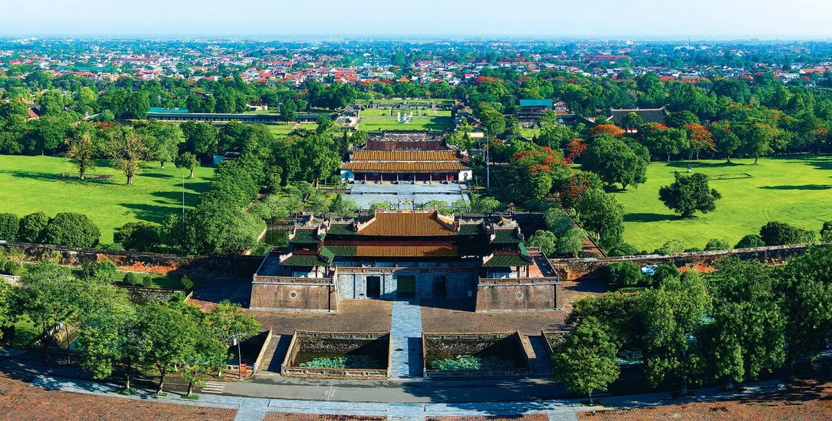 Đ&aacute;nh thức "đ&ocirc; thị di sản" Huế từ những mảnh vỡ lịch sử- Ảnh 1.