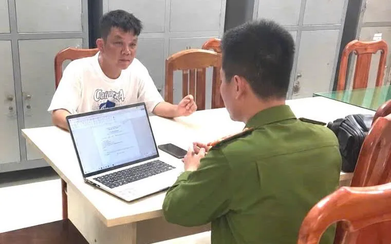 Trần Văn Thuật tại cơ quan Công an