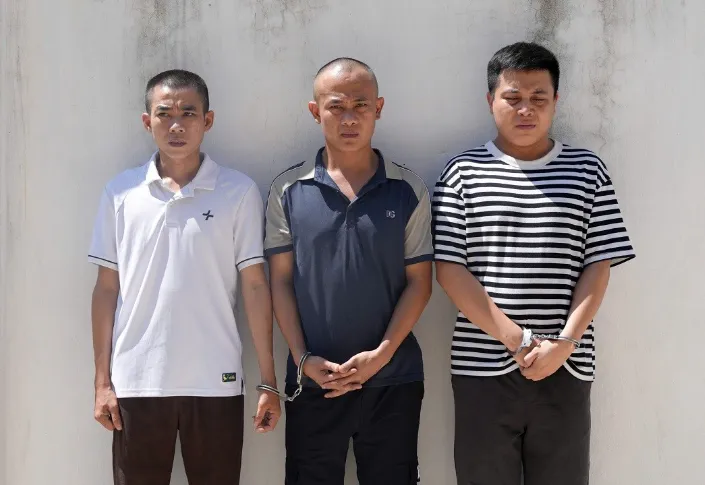 Dụ dỗ qua mạng bằng “vỏ bọc” phụ nữ thành đạt, nhóm lừa đảo chiếm đoạt 36,5 tỷ đồng - Ảnh 1.