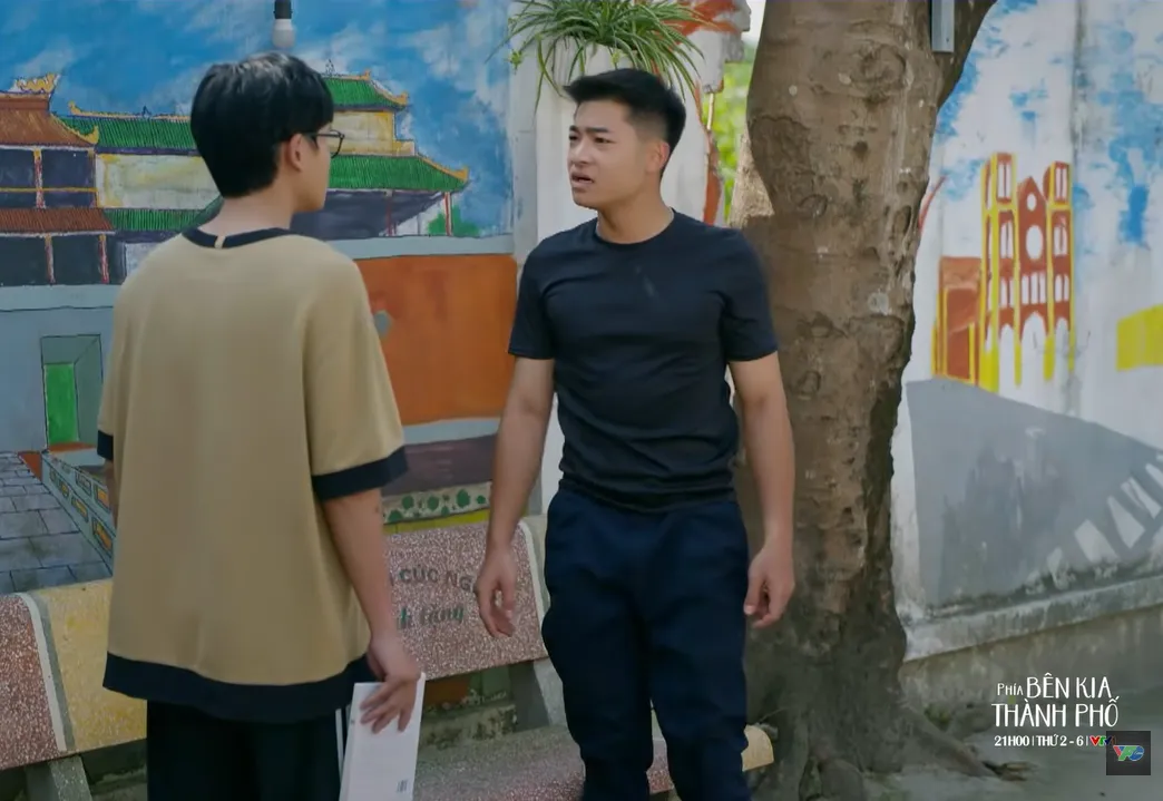 Ph&iacute;a b&ecirc;n kia th&agrave;nh phố - Tập 6: Cặp bạn th&acirc;n Cương - Khu&ecirc; m&acirc;u thuẫn v&igrave; Tuyết Lan- Ảnh 1.