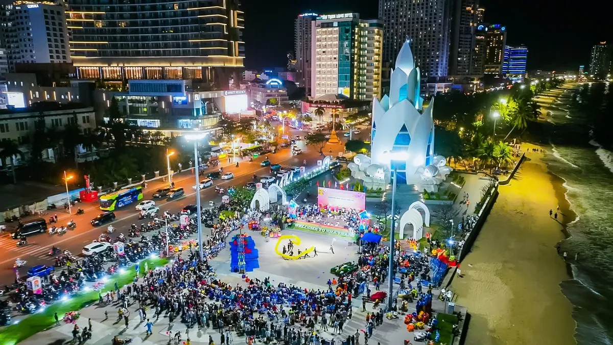 Phát triển kinh tế đêm: Khánh Hòa tìm thêm động lực tăng trưởng cho du lịch- Ảnh 2. Phát triển kinh tế đêm: Khánh Hòa tìm thêm động lực tăng trưởng cho du lịch- Ảnh 2.