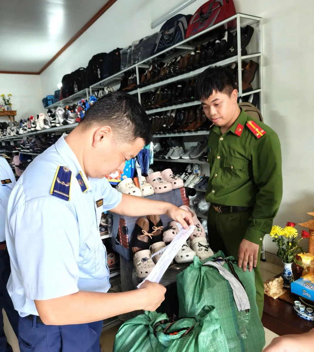 Ph&aacute;t hiện nhiều sản phẩm c&oacute; dấu hiệu x&acirc;m phạm sở hữu tr&iacute; tuệ tại Ninh B&igrave;nh- Ảnh 2.