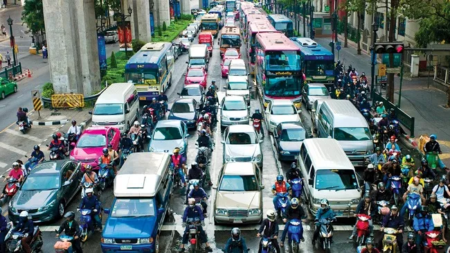 Cách lái ô tô trong thành phố đông đúc không bị áp lực- Ảnh 1. Cách lái ô tô trong thành phố đông đúc không bị áp lực- Ảnh 1.