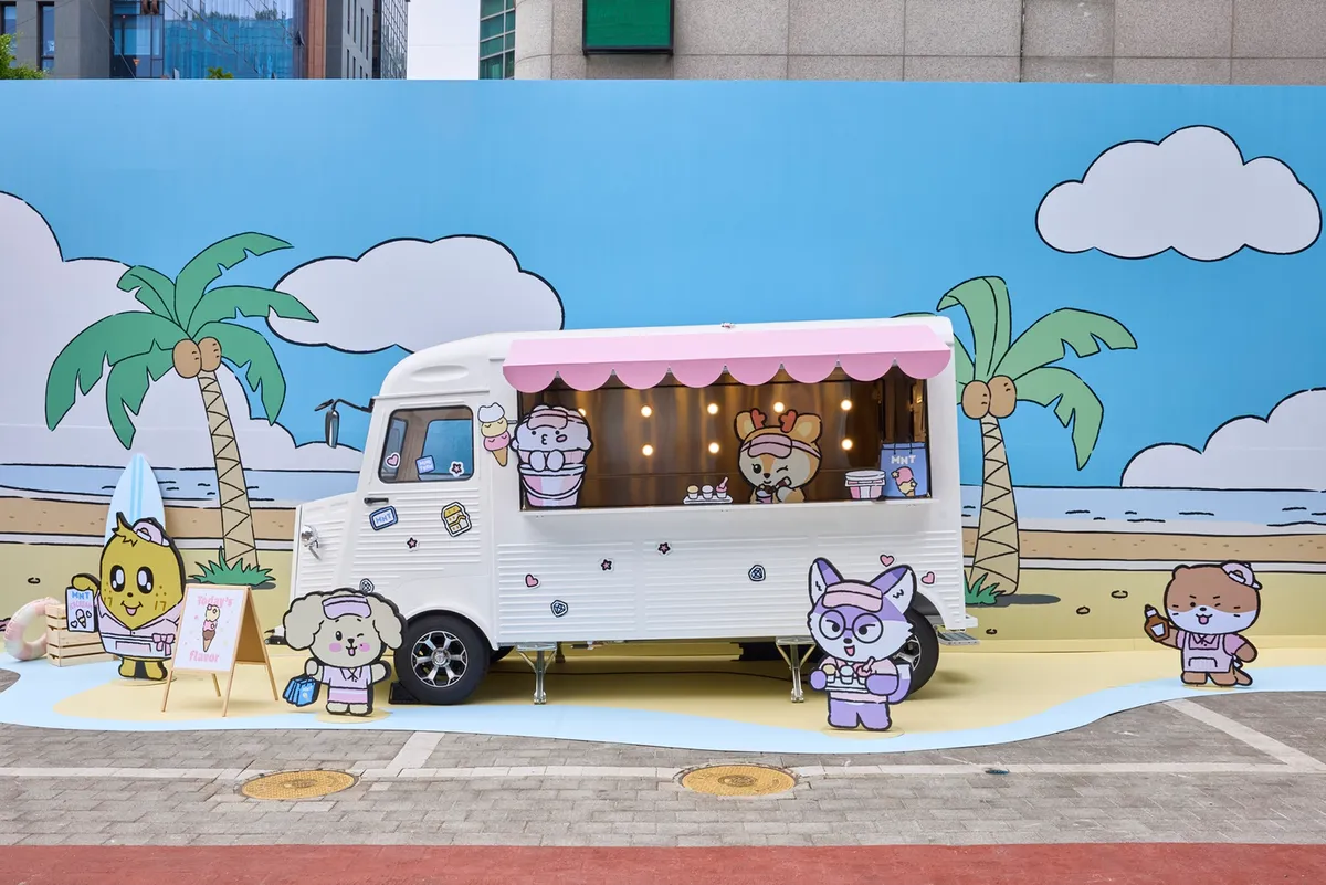 SEVENTEEN mở chuỗi pop-up chủ đề kem tại ch&acirc;u &Aacute;, thu h&uacute;t đ&ocirc;ng đảo người h&acirc;m mộ - Ảnh 1.