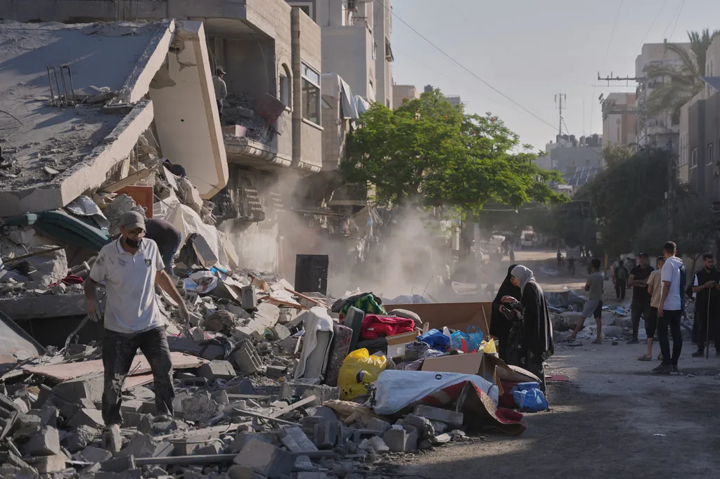 Israel kh&ocirc;ng k&iacute;ch Gaza khiến &iacute;t nhất 10 người thiệt mạng- Ảnh 1.