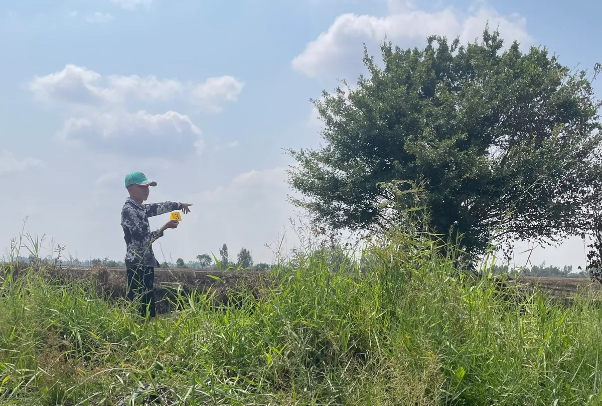Giấu súng quân dụng trong nhà người thân, hai bị can đối mặt truy tố- Ảnh 2. Giấu súng quân dụng trong nhà người thân, hai bị can đối mặt truy tố- Ảnh 2.