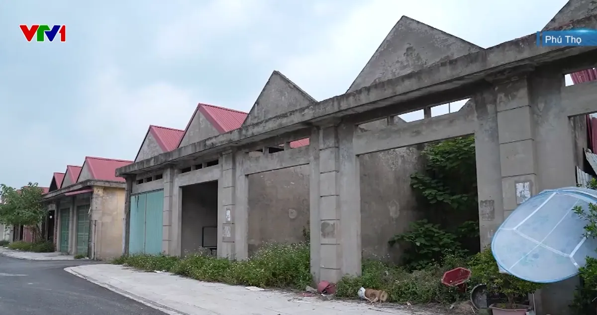 Nhiều chợ xây xong bỏ hoang, biến thành nơi chứa đồ phế thải, nuôi nhốt động vật - Ảnh 4.