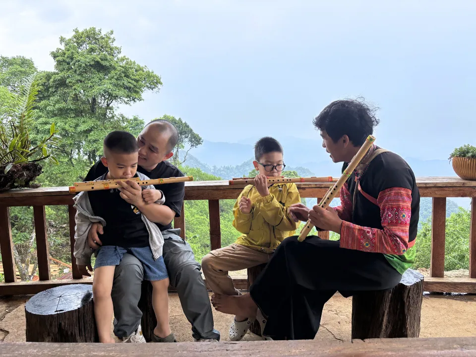 Cha con vạn dặm: Rời vùng an toàn để hiểu con hơn- Ảnh 2. Cha con vạn dặm: Rời vùng an toàn để hiểu con hơn- Ảnh 2.