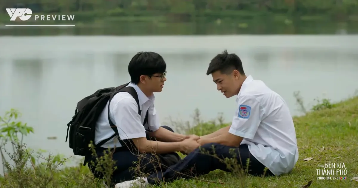 Phía bên kia thành phố - Tập 7: Khước từ là thế, Tuyết Lan vẫn một mực bảo vệ Cương trước mặt Thái - Ảnh 1.