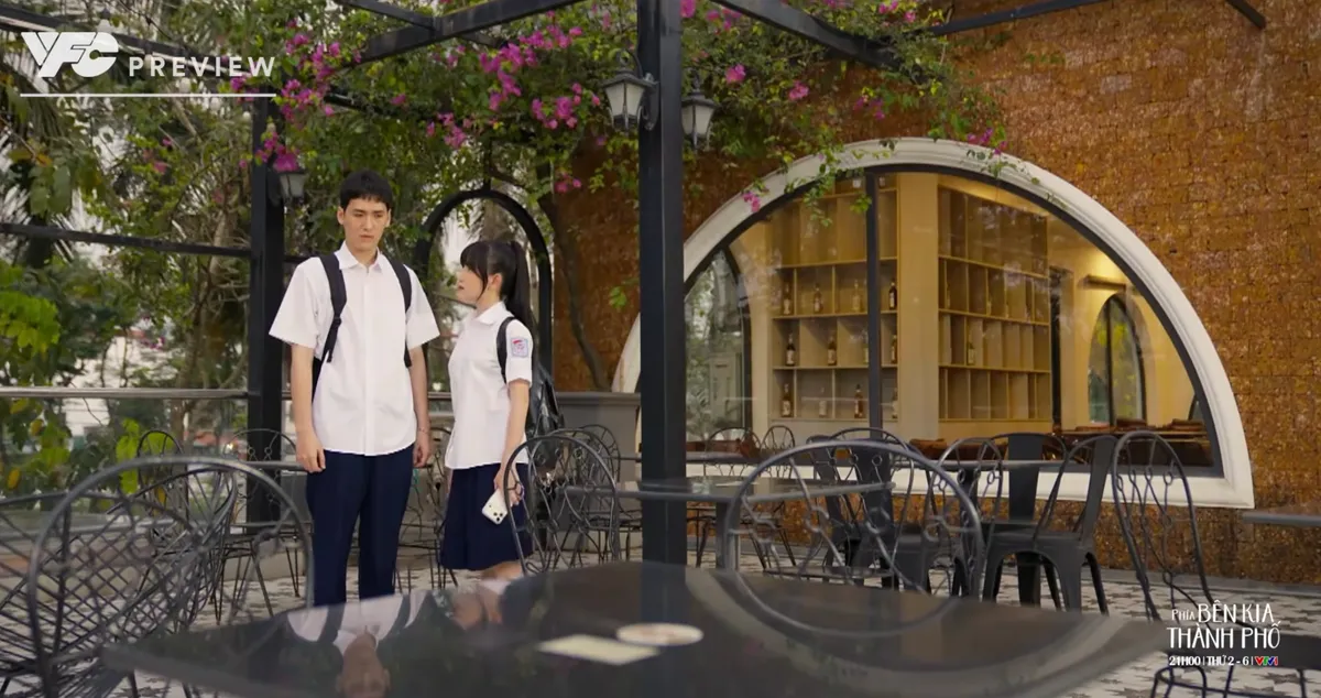 Phía bên kia thành phố - Tập 7: Khước từ là thế, Tuyết Lan vẫn một mực bảo vệ Cương trước mặt Thái - Ảnh 4.