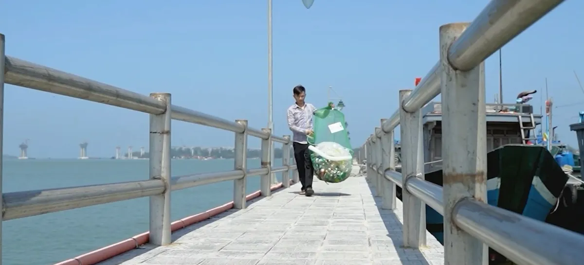 Khi ngư dân đưa rác về bờ: Hành động nhỏ, ý nghĩa lớn vì môi trường biển- Ảnh 1. Khi ngư dân đưa rác về bờ: Hành động nhỏ, ý nghĩa lớn vì môi trường biển- Ảnh 1.