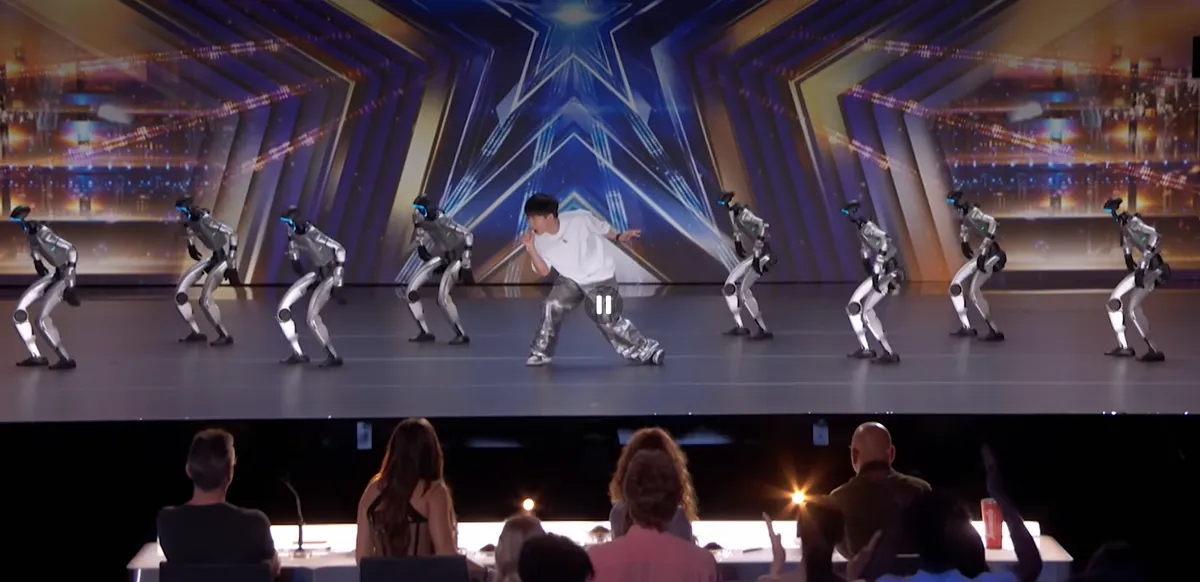 Robot h&igrave;nh người nhảy nhạc Lady Gaga tr&ecirc;n s&acirc;n khấu America&rsquo;s Got Talent g&acirc;y b&atilde;o tại Mỹ - Ảnh 1.