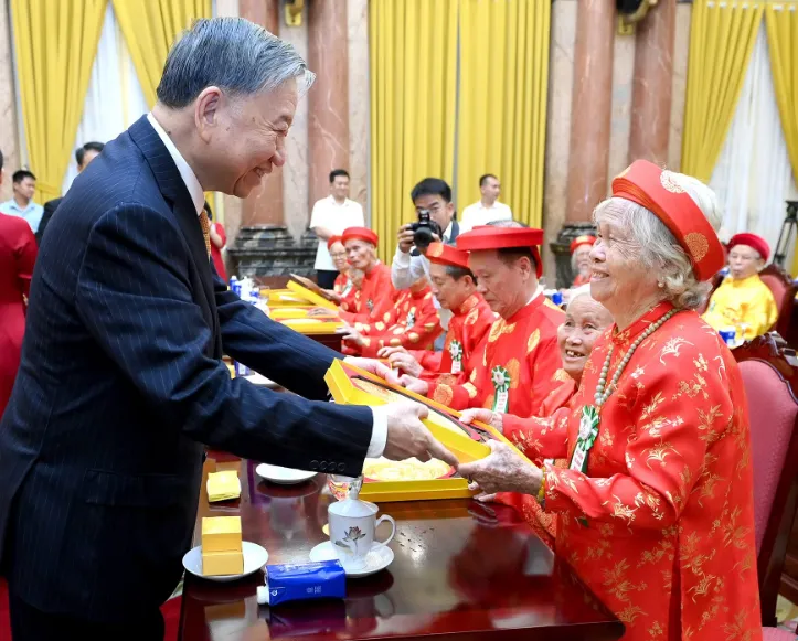 Tổng B&iacute; thư, Chủ tịch nước T&ocirc; L&acirc;m: Khơi dậy tinh thần "Tuổi cao &ndash; Gương s&aacute;ng" trong giai đoạn ph&aacute;t triển mới - Ảnh 2.